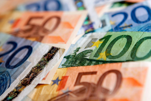 Cặp EUR / USD - không phải đồng euro đang mạnh lên, mà là đồng đô la ngày càng yếu đi.
