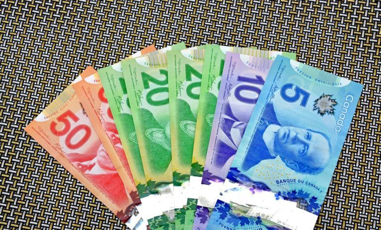 Канадский доллар не удержал равновесия