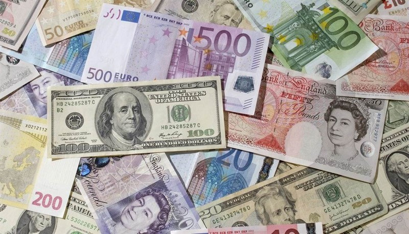Доллар усиливает натиск, потенциал снижения евро и фунта еще не исчерпан