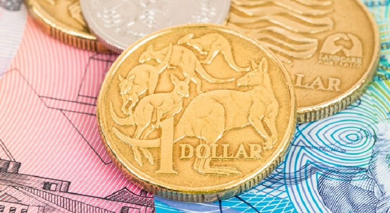 Le dollar australien marche au bord du gouffre: équilibre entre la chute et la hausse