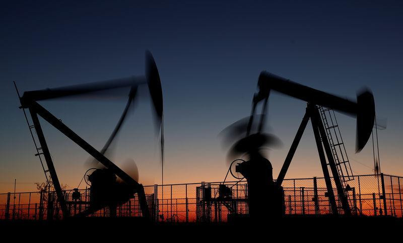Неопределенность, растерянность и неуверенность: рынок нефти продолжает проседать
