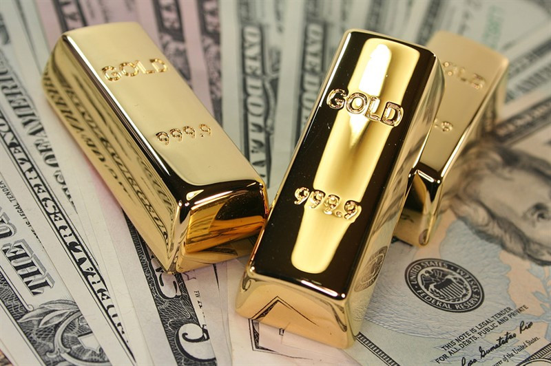 Золото по-прежнему к росту стремится, надеясь, что ослабление доллара может продлиться
