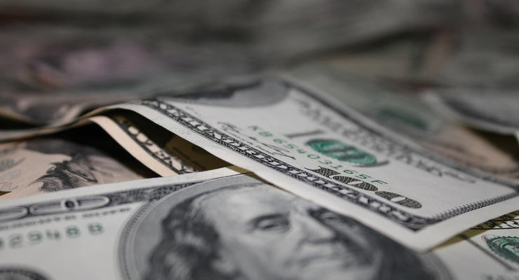 Хвататься не за что: американская валюта продолжает падение