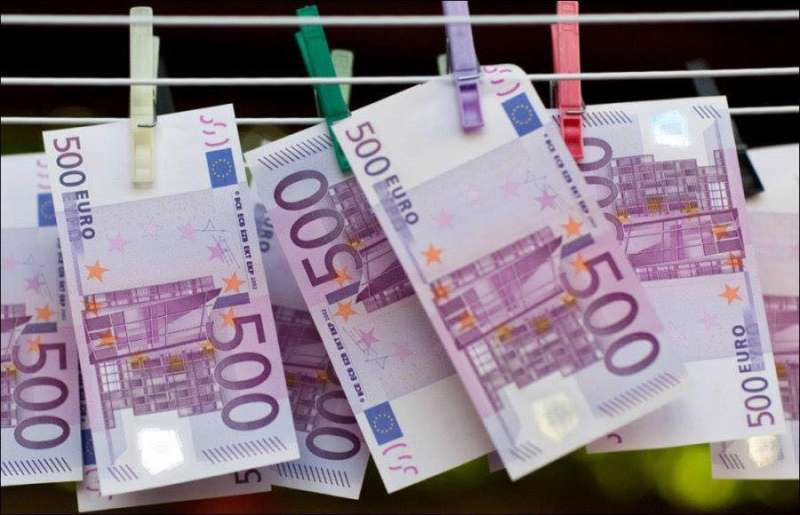 Евро теряет ориентир: стоимость валюты сегодня снижается 