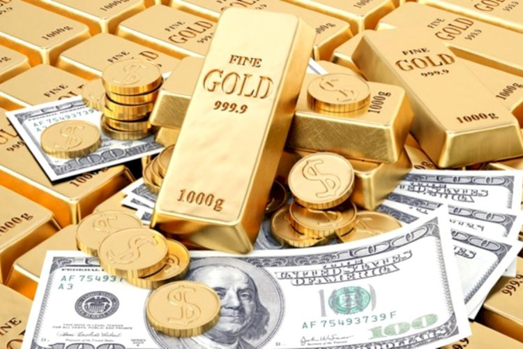 Дорожающий доллар подставил подножку золоту