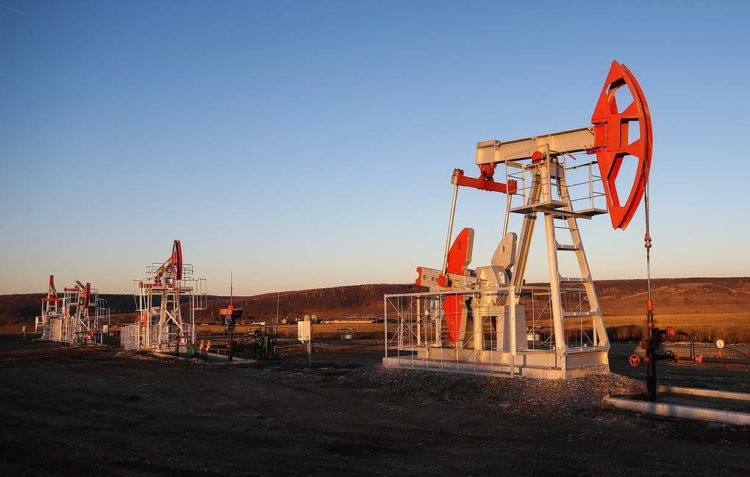 Нефть снова столкнулась с проблемами: стоимость стремительно сокращается