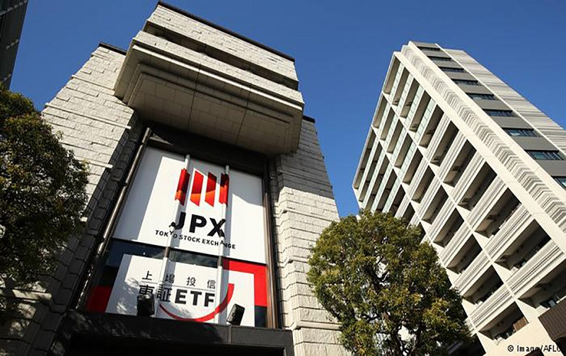 Отдохнули и снова в бой: в пятницу токийская биржа возобновит работу после сбоя