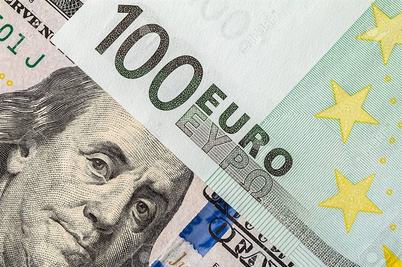 EUR/USD: доллар заманивает евро в ловушку