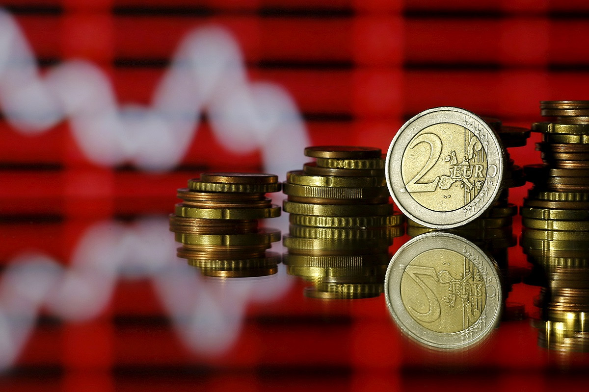 На грани падения: Евро ждет участь иены