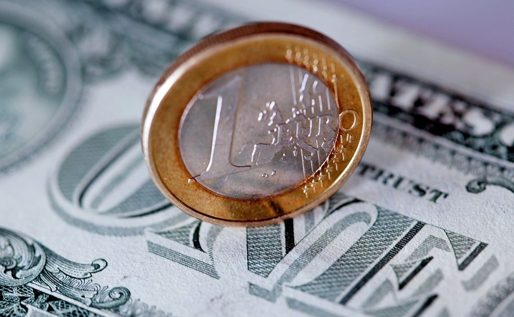 Рост евро – эффект мотылька. О чем задумался доллар?