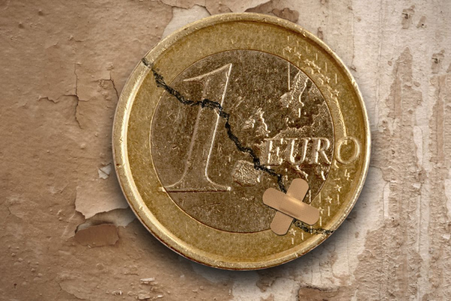 Euro: long downward trend and free fall. The dollar cannot offer any other option