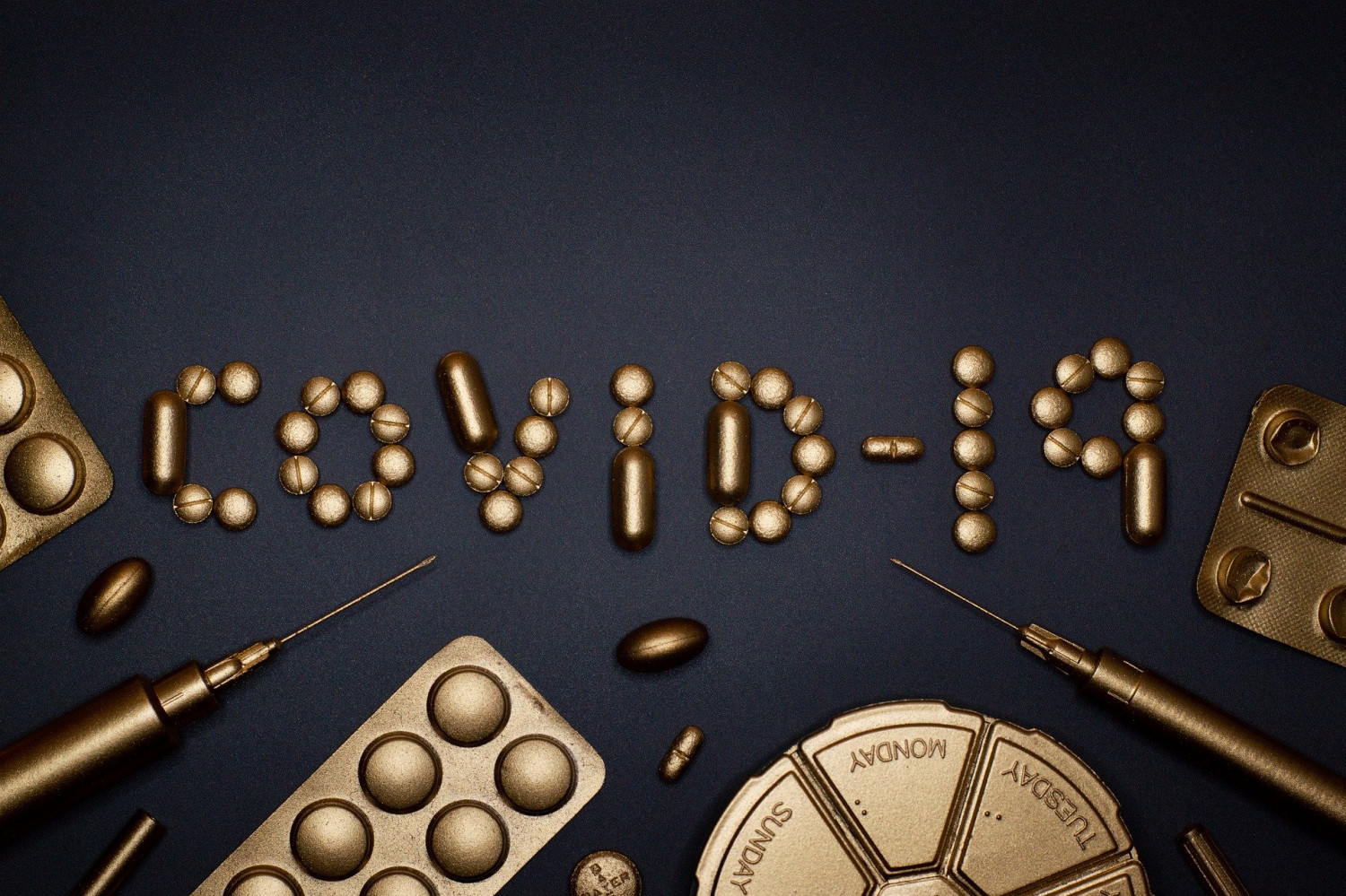 «Омикрон» помогает золоту: цены растут на опасениях по поводу распространения нового штамма COVID-19
