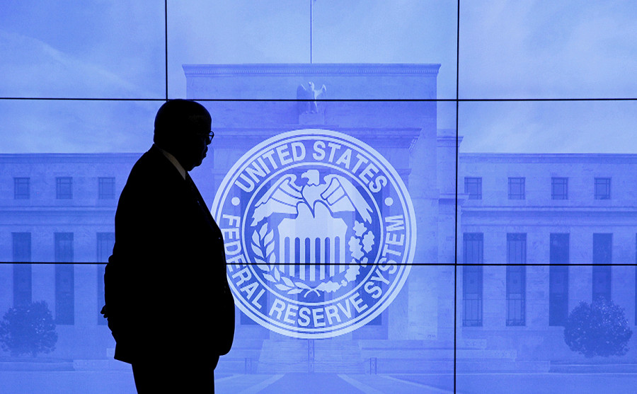 Ястребиная политика ФРС продолжает поддерживать…