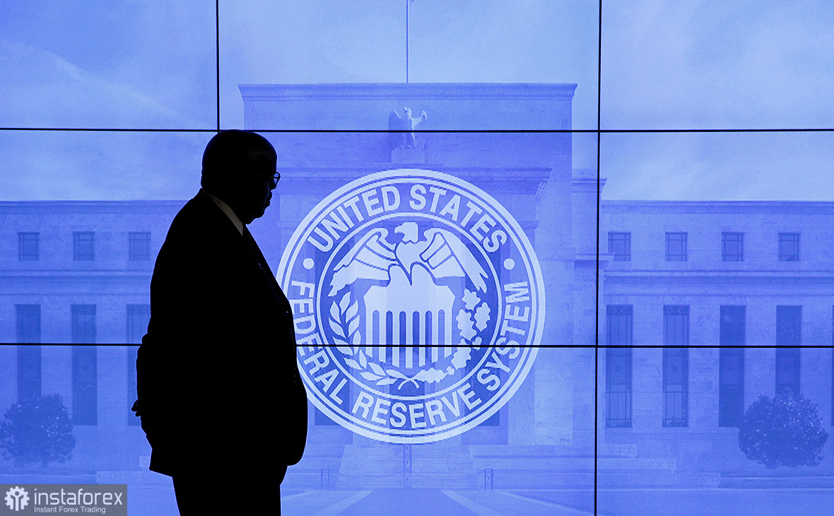 Ястребиная политика ФРС продолжает поддерживать американский доллар