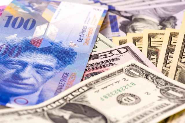 USD/CHF: dolar se snaží ukončit 50letou dominanci švýcarského franku