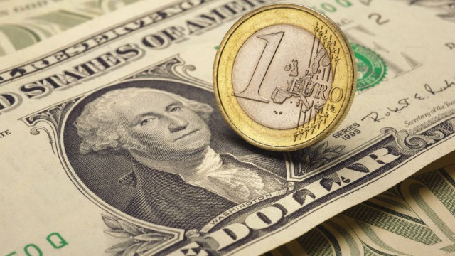 EUR/USD: доллар идет на таран