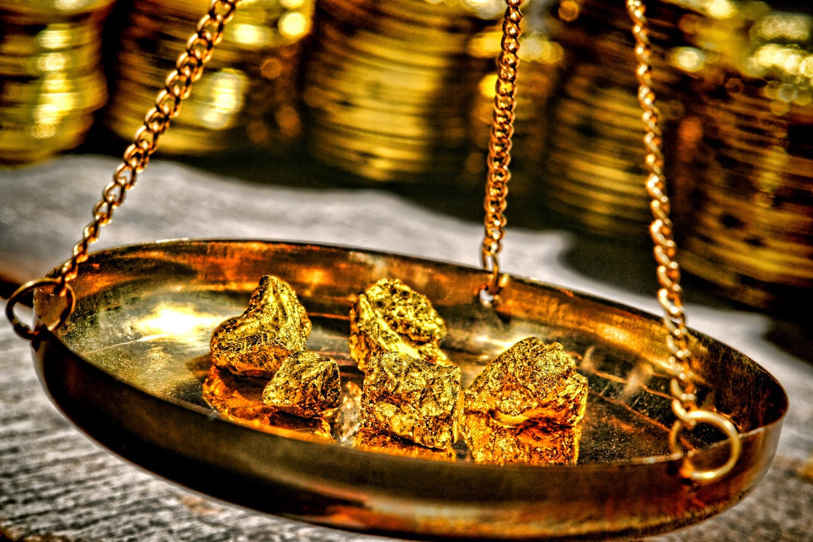 Золото катится в пропасть. Как сильно может упасть цена? 