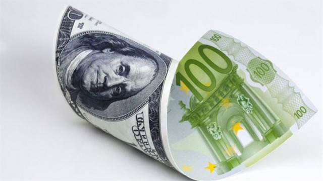 EUR/USD: dollar leads the euro by the nose, threatening to derail it