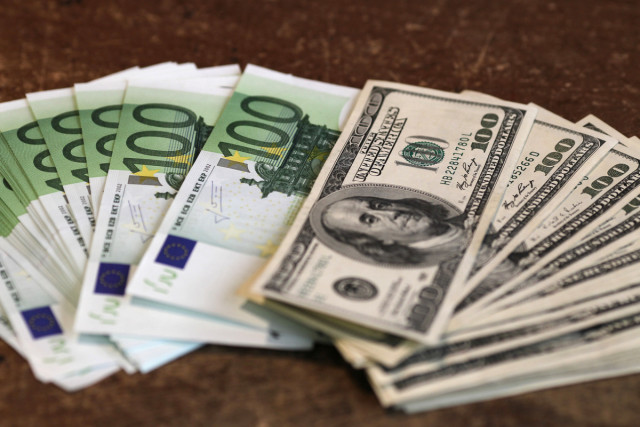 EUR/USD: lagu dolar belum dinyanyikan