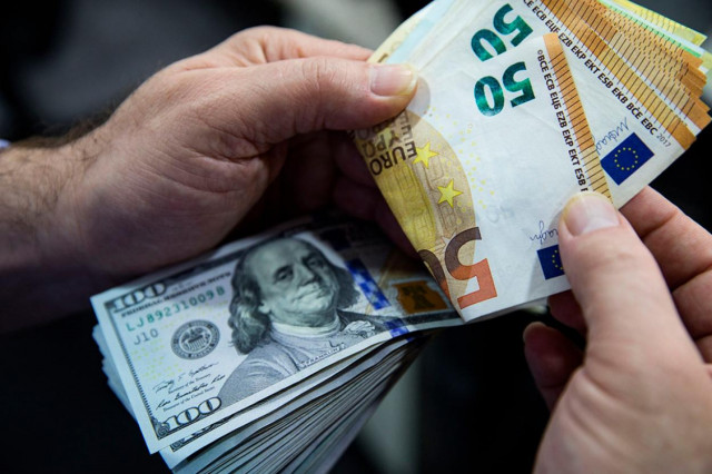 EUR/USD: El euro retrocedió, pero no se rindió. Hoy puede volver a privar al dólar