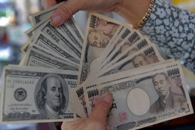 Dolar melonjak terhadap yen