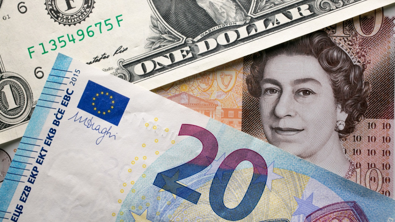 Доллар не сдается под натиском ФРС. Евро и фунту не прыгнуть выше головы