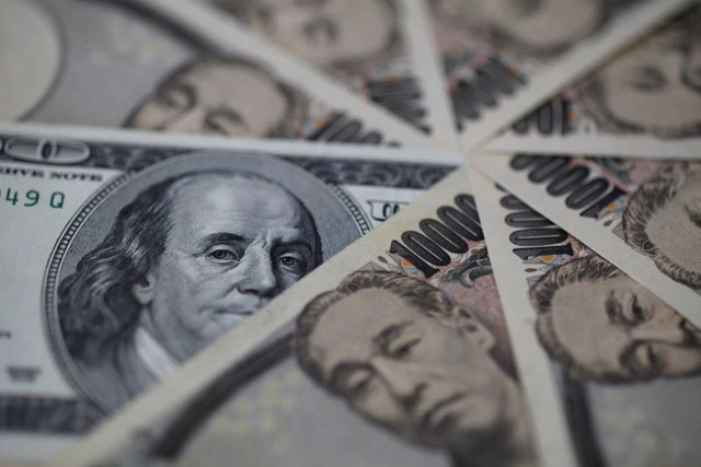 Всё перевернулось с ног на голову: доллар продолжает падать против иены 