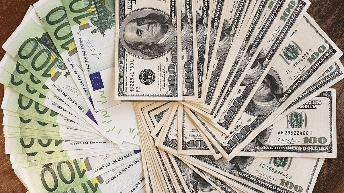 Доллар немного растерян, а евро ищет пути выхода