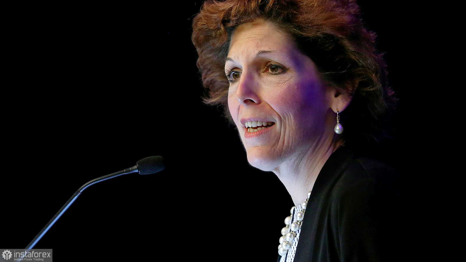 Loretta Mester, la Fed: dobbiamo alzare il tasso superiore al 4%.