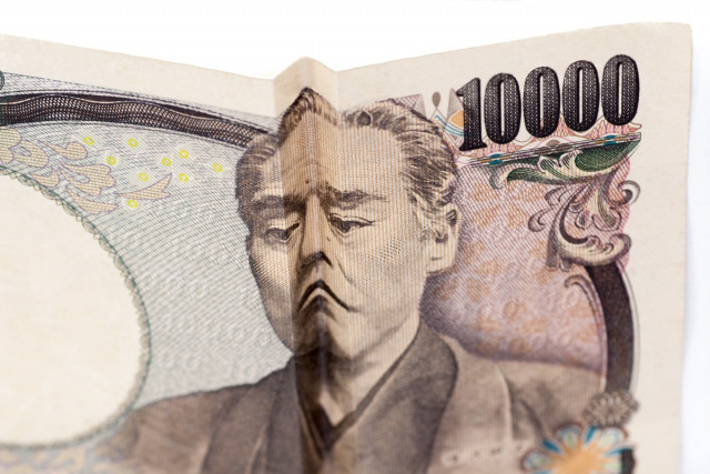 Yen nyaris jatuh: Dolar kembali merebut tahta