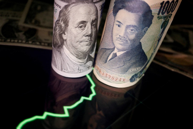 USD/JPY: dolar bermanuver dan memancing