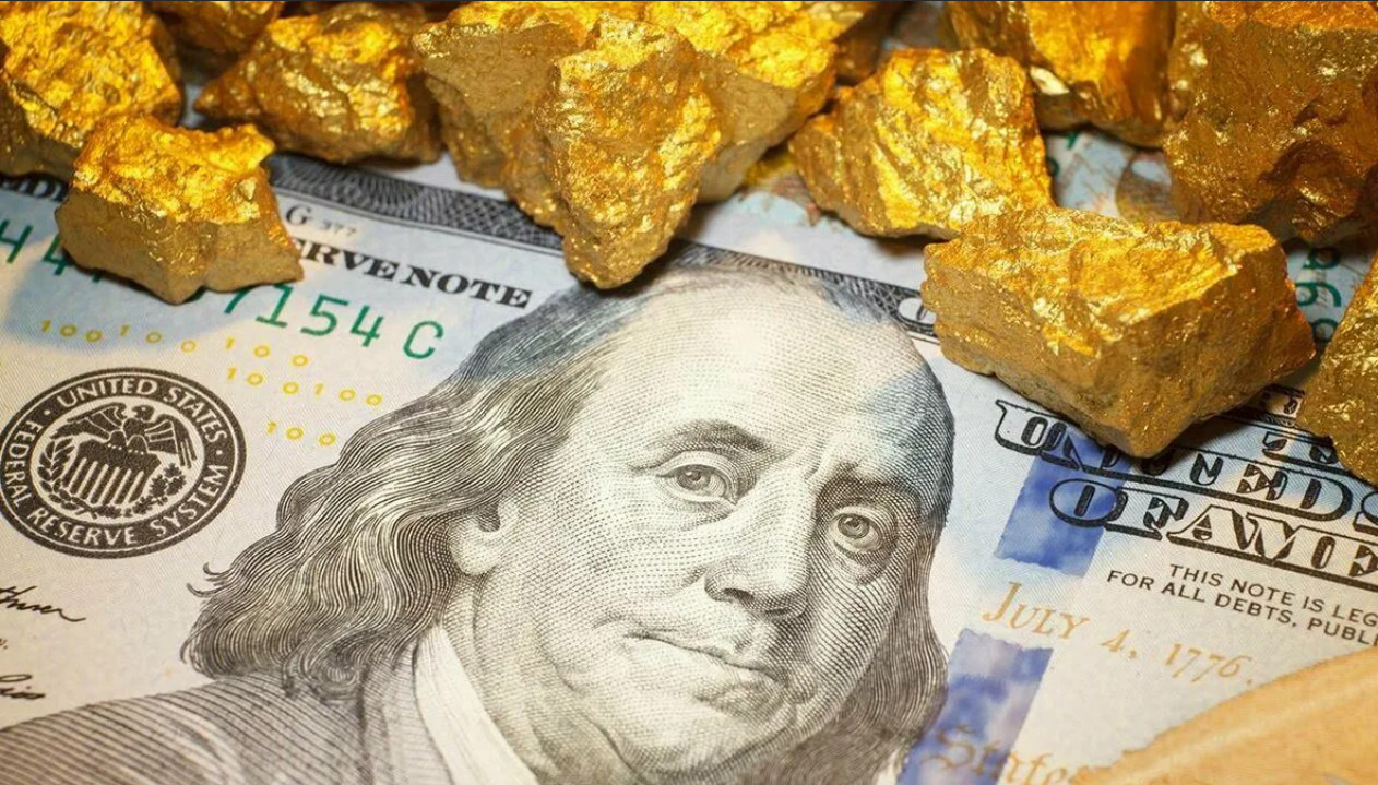 Золото под давлением доллара