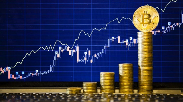 Díky dobrým zprávám z USA bitcoin stoupá na 25 000 dolarů 