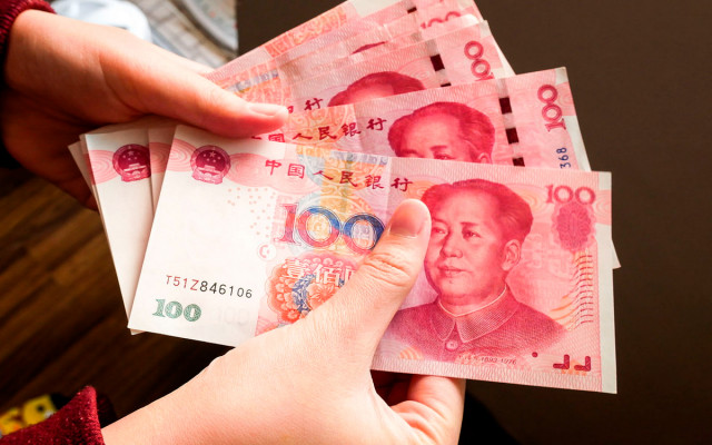 Китайская промышленность обрушила курс юаня