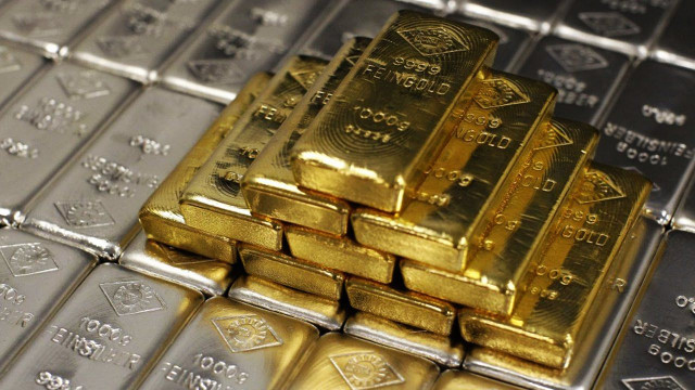 Вернулось в прежнюю колею: стоимость золота снова растет