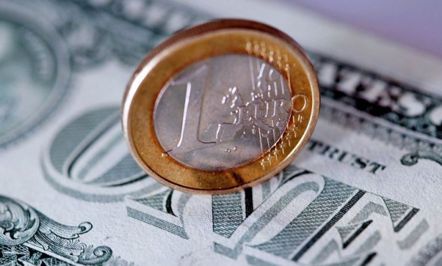 EUR/USD: o dólar recupera o terreno perdido.