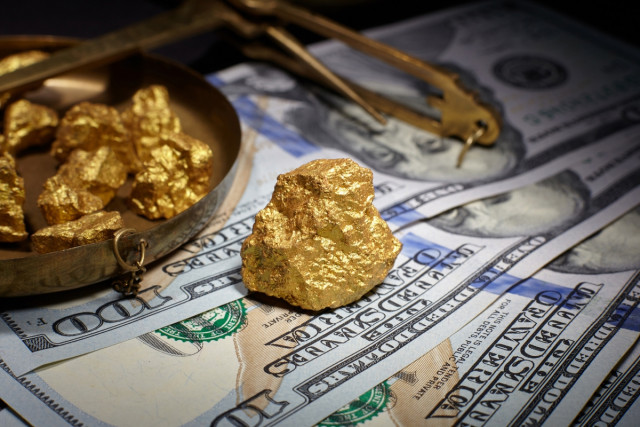Emas melemah karena USD menguat