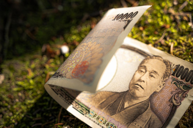 JPY pod tlakem, protože Bank of Japan zachovává svůj holubičí postoj