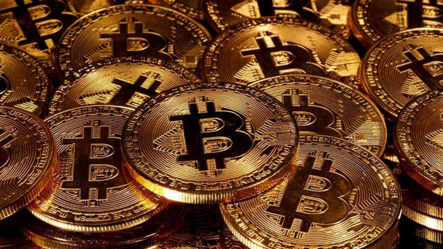 Bitcoin balancuje nad 26 000 USD a míří k dalším ziskům 