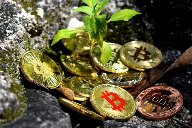 Bitcoin closes week with green figures