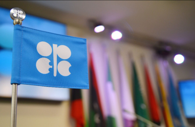 Petróleo al borde del cambio: cómo la decisión de tasas y la OPEP+ son factores determinantes