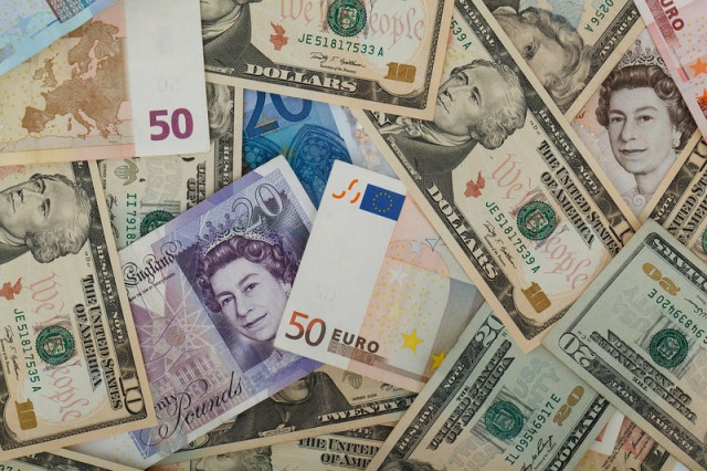 Dolar AS, Euro dan Pound menunjukkan ketahanan ketika Yen melemah