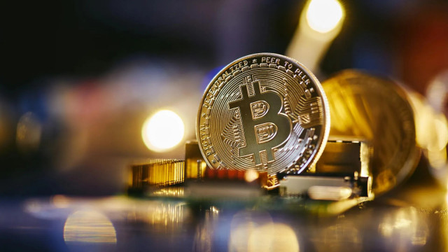 Bitcoin: макростатистика из США оказывает давление на цену, но в Канаде криптобум