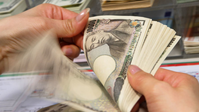Yen giapponese in balia della tempesta: oscillazioni intense all'inizio della settimana 