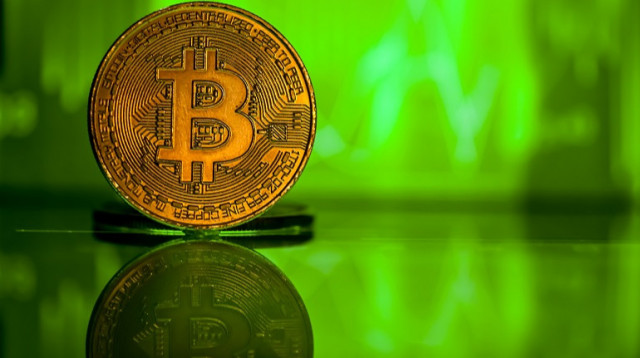 Bitcoin б'є рекорди: як цифрове золото підкорило позначку $100 000