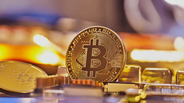 Bitcoin: ИИ крадет фокус, институционалы скупают, объемы падают — что дальше?