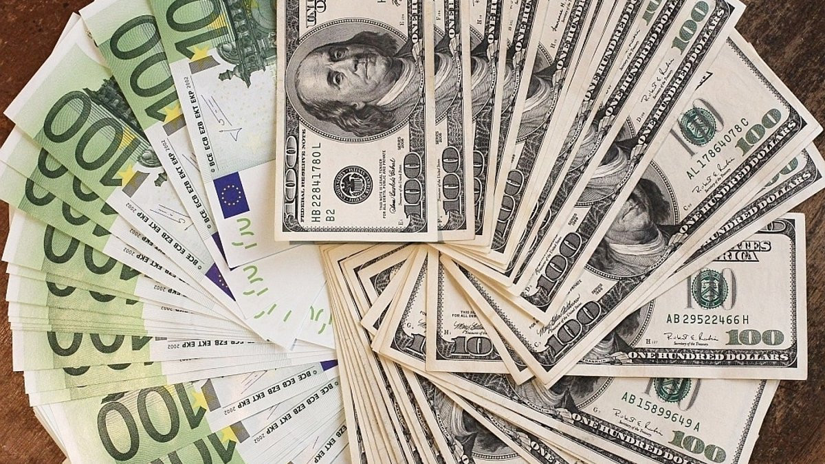 EUR/USD: доллар пошел в наступление после проблем в еврозоне, а компании из S&amp;P 500 получили прибыль