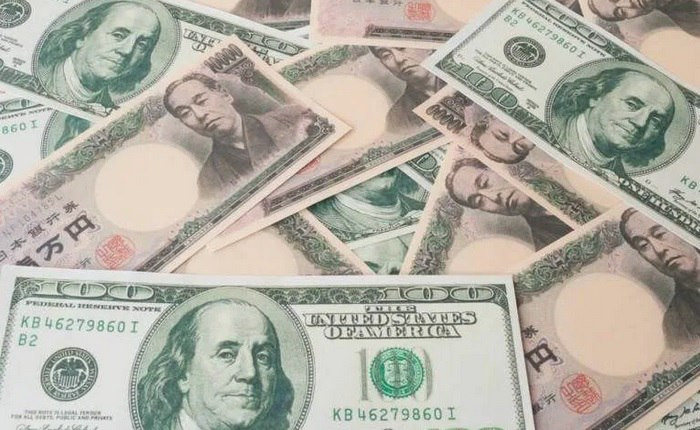 USD/JPY. Анализ цен. Прогноз. Разногласия в ожиданиях Банка Японии и ФРС продолжают оказывать поддержку низкодоходной иене.