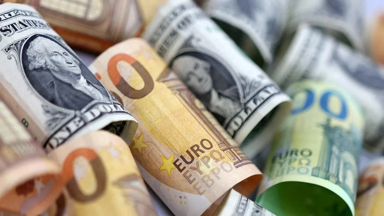 Что будет с EUR/USD: мягкая политика ФРС против политических бурь в Европе
