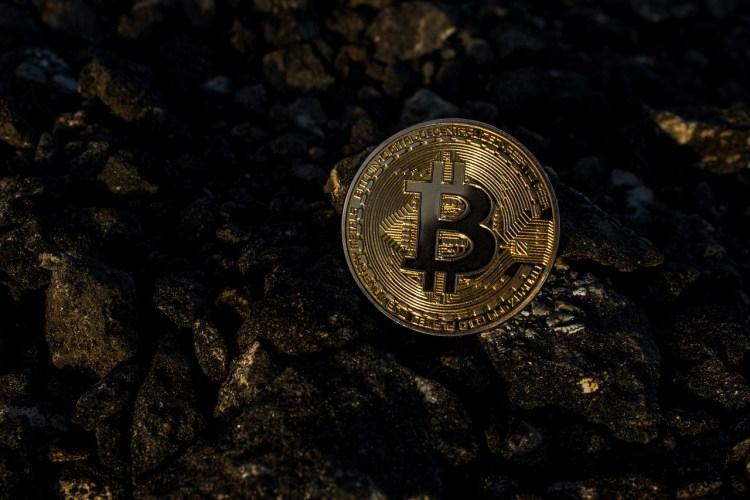 Биткоин находит решающую поддержку в диапазоне "бычьего" рынка. Сохранится ли импульс?